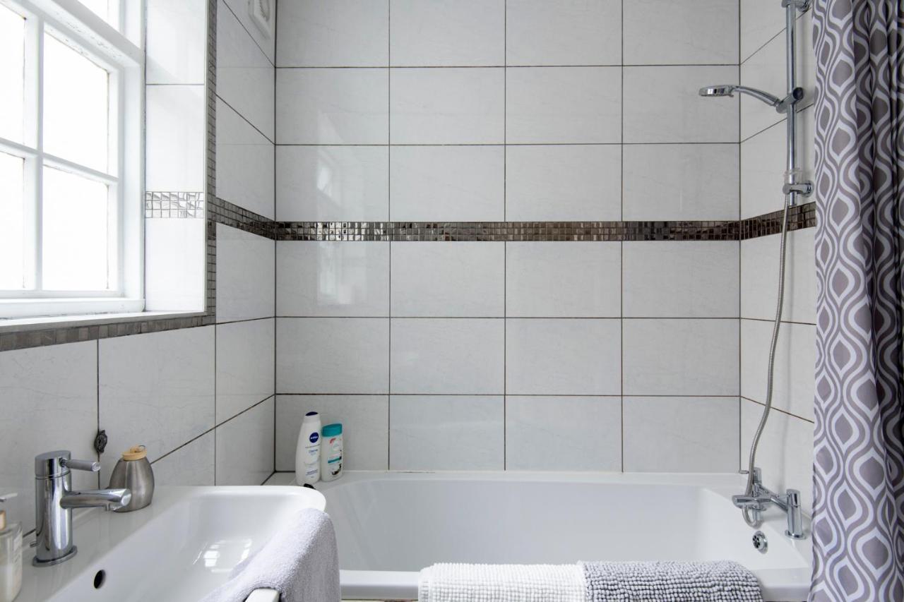 Fantastic 3 Bed Brighton House- Sleeps 6- Superfast Wifi And Garage Apartment Ngoại thất bức ảnh